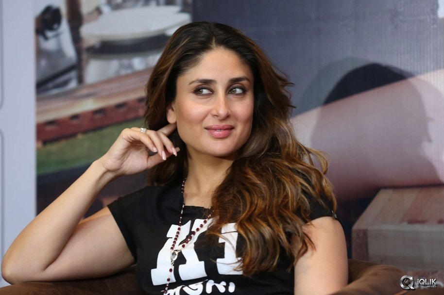 Kareena-Kapoor-at-Ki-And-Ka-Movie-Press-meet-in-Hyderabad